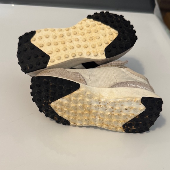 Toddler Girls New Balance 327 Hook N Loop Shoes 5T - Picture 5 of 5